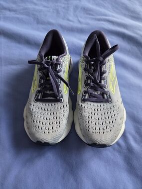 Brooks Brothers Women's Light Gray Athletic Sneakers with Neon Yellow Accents